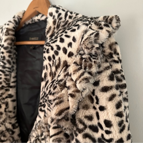 Damselle New York Faux Fur Cheetah Print Jacket - Picture 3 of 16